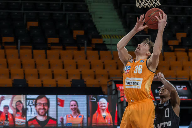 了季后赛资 了季后赛资